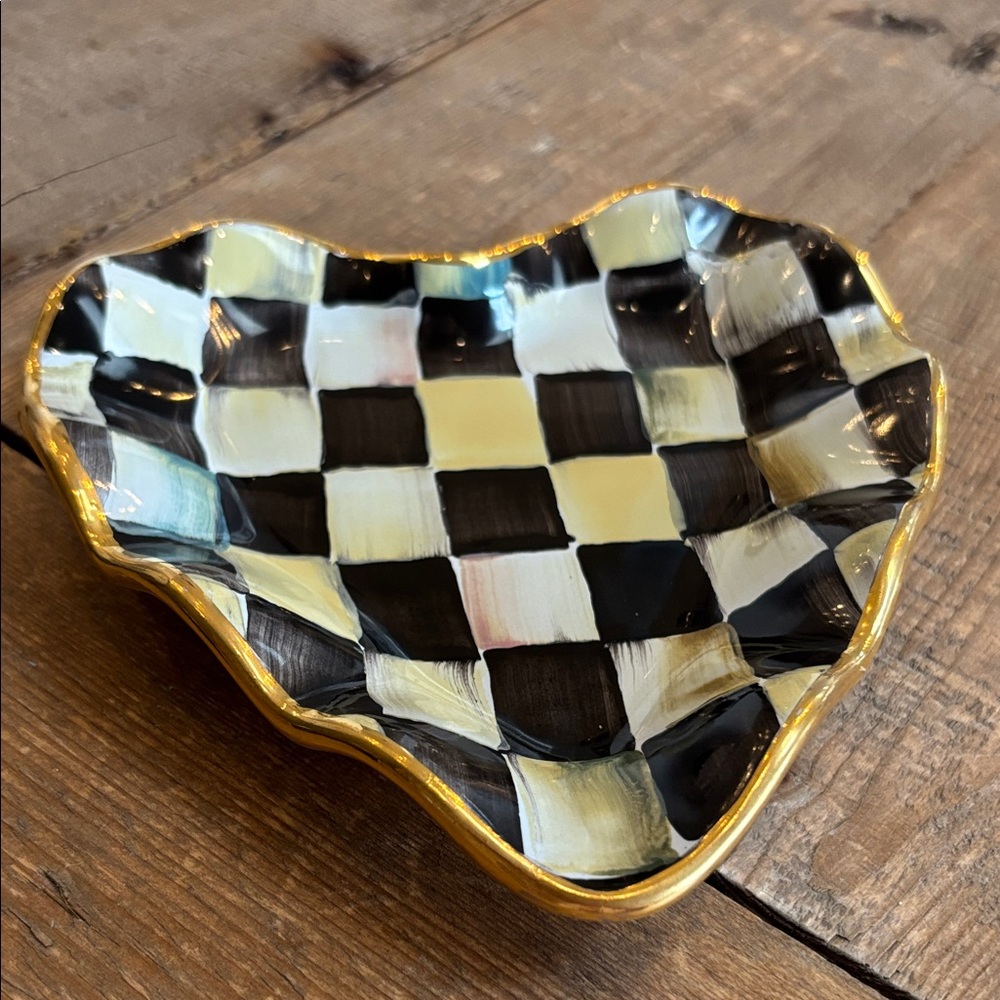 Mackenzie-Child's Courtly Check Fluted Heart Plate. Gilded edge.
